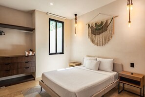 3 bedrooms, iron/ironing board, internet, bed sheets