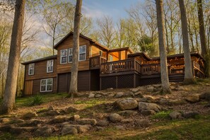 Exterior - Lakeview Landing - Beautiful Lakefront Home With Dock (Mammoth Cave)