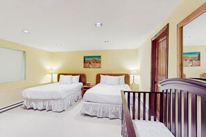 4 bedrooms, iron/ironing board, Internet, bed sheets
