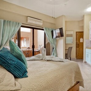 1 bedroom, in-room safe, desk, iron/ironing board