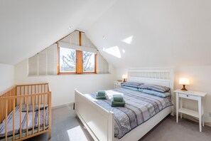 3 bedrooms, free WiFi, bed sheets