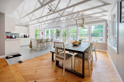 Lakeside Serenity! 3BR/2B Lake Front Retreat with Stunning Views