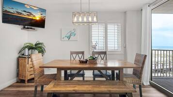 公寓客房, 多張床 (Starboard Village 121) | 用餐區