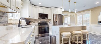 Spacious apartment near Holyoke Medical Center + dedicated office area