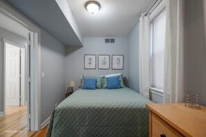 2 Schlafzimmer, Schreibtisch, Bügeleisen/Bügelbrett, WLAN