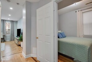 2 bedrooms, desk, iron/ironing board, WiFi