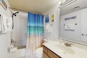 Towels - Gated resort condo with pool, sauna, hot tub, game room & easy beach access (Myrtle Beach)