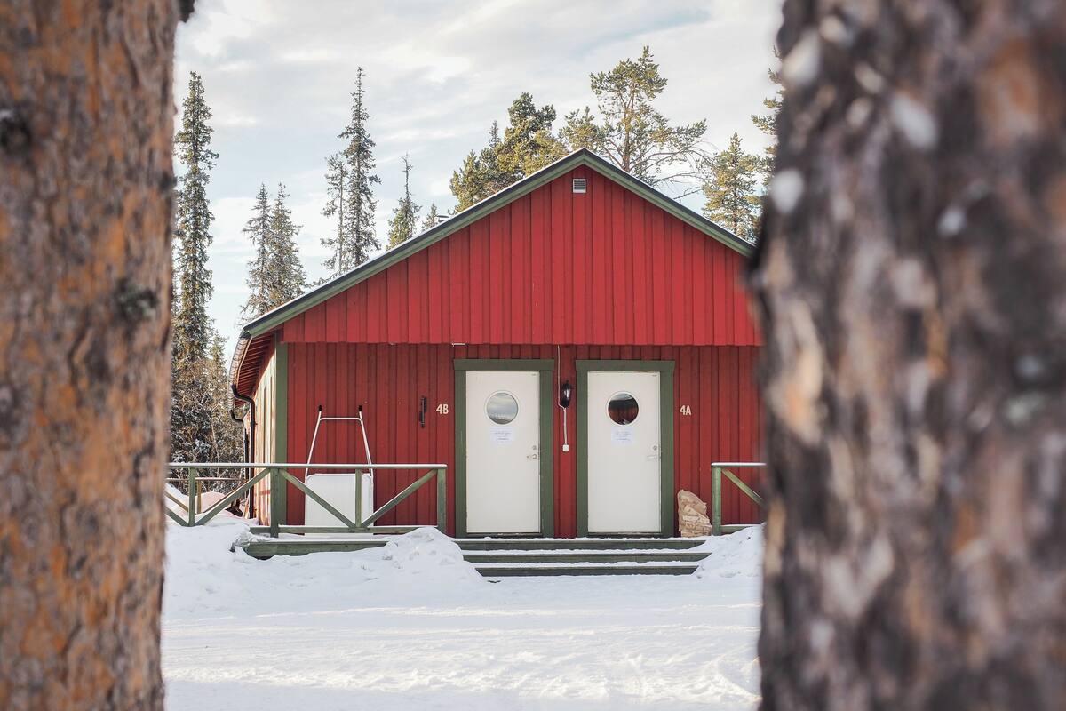 Family bungalow 4A | Blendingsgardiner, lydisolert, strykejern/-brett og wi-fi (inkludert)