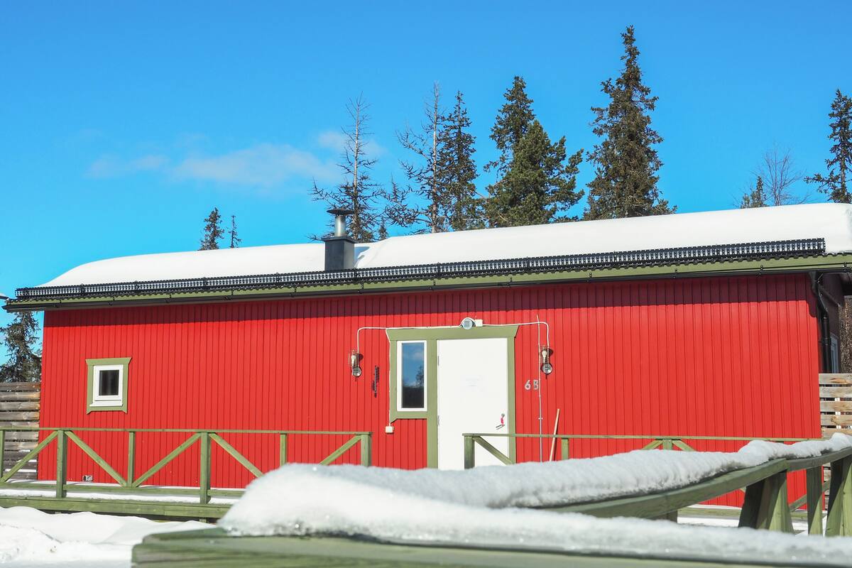 Family bungalow 6B | Blendingsgardiner, lydisolert, strykejern/-brett og wi-fi (inkludert)