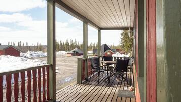 Cabin 5, lake view | Terrace/patio