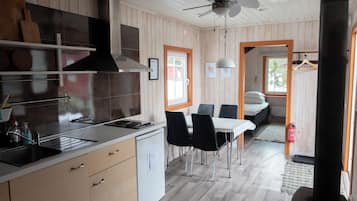 Family bungalow 6B | 1 yatak odası, ayrı ayrı dekore edilmiş, güneşlik/perde, ses yalıtımı
