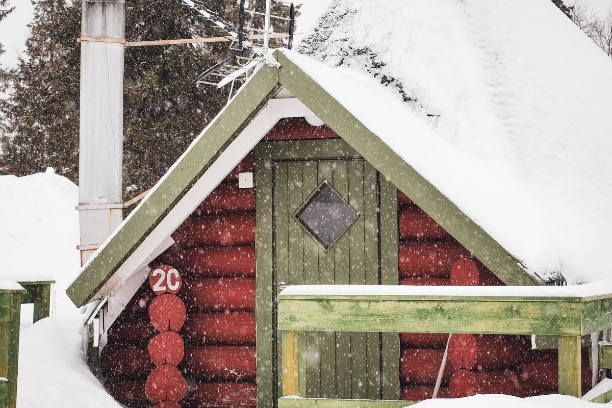 Cabin 2C, lake view | Blendingsgardiner, lydisolert, strykejern/-brett og wi-fi (inkludert)