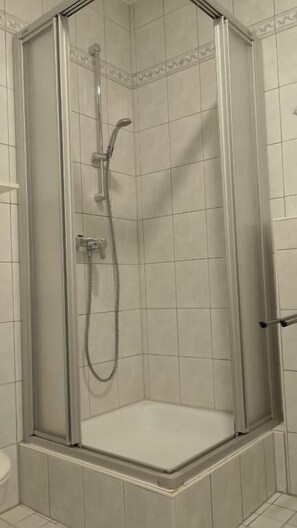 Serviettes fournies, papier de toilette
