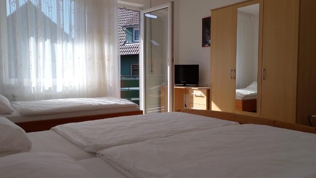 Schreibtisch, kostenloses WLAN