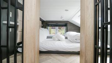 Cottage | 2 bedrooms, individually decorated, individually furnished, free WiFi