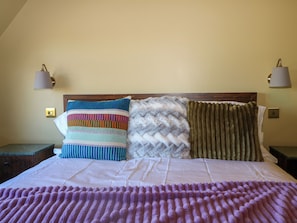 4 bedrooms, individually decorated, individually furnished, free WiFi