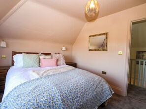 4 Schlafzimmer, individuell dekoriert, individuell eingerichtet
