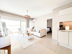 Smart TV - Stylish Alimos Retreat w/Large Balcony (Alimos)