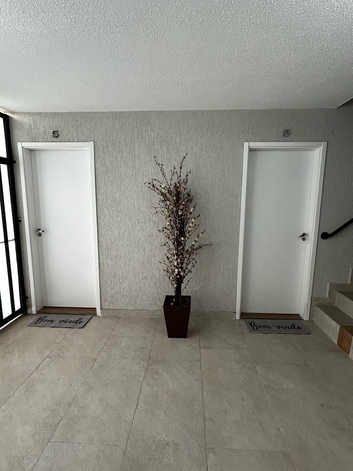 Área de estar no saguão