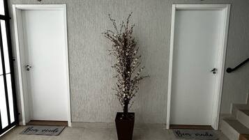 Área de estar no saguão