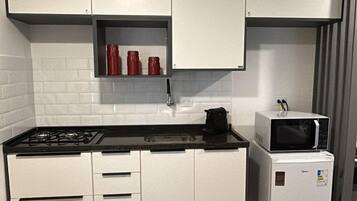 Comfort Studio, Non Smoking, City View | Private kitchen