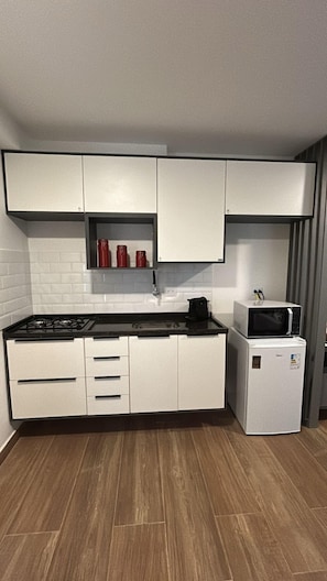 Studio Confort, non-fumeurs, vue ville | Cuisine privée