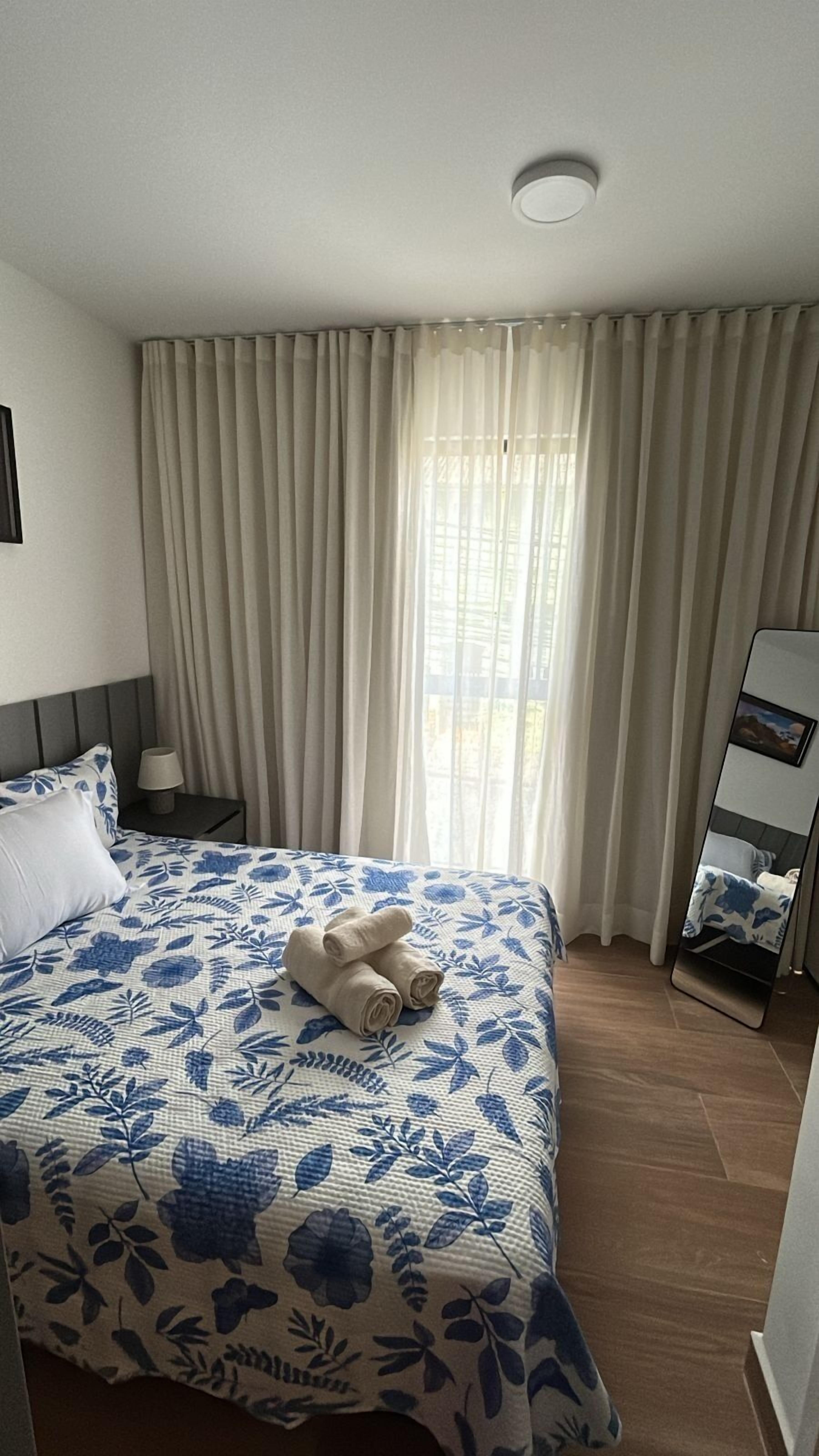 Estúdio conforto, para não fumantes, vista para a cidade | Cortinas blackout, ferros/tábuas de passar roupa, Wi-Fi de cortesia