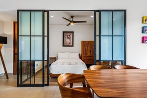 2 bedrooms, internet, bed sheets