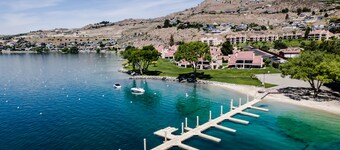 Stunning lakeside condo with shared pools, hot tub, and spectacular lake views