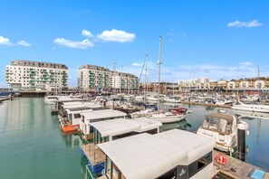Apartment - On the Water 6 With Free Parking By My Getaways (Brighton)