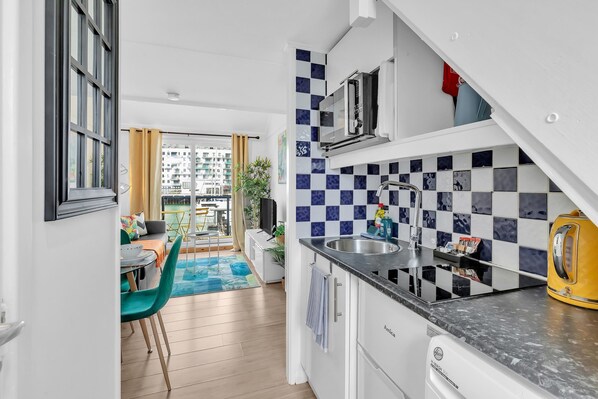 Apartment - On the Water 6 With Free Parking By My Getaways (Brighton)