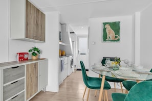 House - On the Water 6 With Free Parking By My Getaways (Brighton)