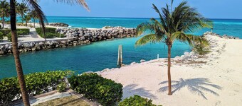 Stunning Marina-Front Townhome in South Bimini: Steps to pristine beaches