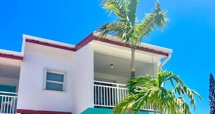 Stunning Marina-Front Townhome in South Bimini: Steps to pristine beaches