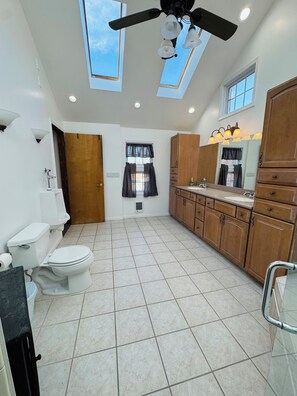 Jetted tub, hair dryer, towels, soap