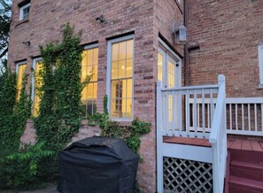 Terrace/patio - Lake Michigan Getaway - Jacuzzi Tub - PET FRIENDLY (Stevensville)