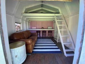 Interior - Lake Michigan Getaway - Jacuzzi Tub - PET FRIENDLY (Stevensville)