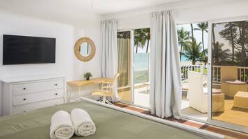 Appartement, vue océan, en front de mer | 2 chambres, coffres-forts dans les chambres, bureau