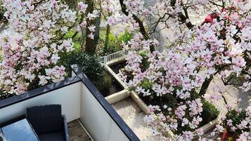 Comfort-Doppel- oder -Zweibettzimmer, Balkon | Hochwertige Bettwaren, Betten mit Memory-Foam-Matratzen, Zimmersafe