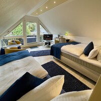 Comfort-Doppel- oder -Zweibettzimmer, Balkon | Hochwertige Bettwaren, Betten mit Memory-Foam-Matratzen, Zimmersafe