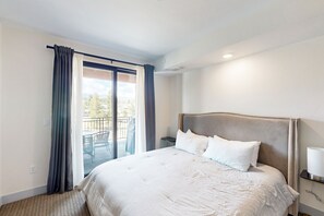 3 bedrooms, iron/ironing board, Internet, bed sheets - Modern Condo—Hot Tub, Grill, Close to Skiing & Downtown Fun (Winter Park)