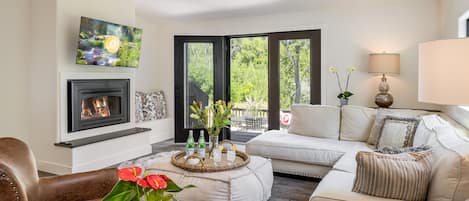 Smart TV, fireplace