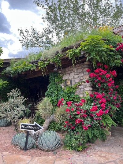 Downtown Sedona Luxury Hotel Suite, Pet Friendly, Rustic Charm