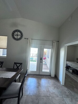 3 Schlafzimmer, Bügeleisen/Bügelbrett, WLAN, Bettwäsche