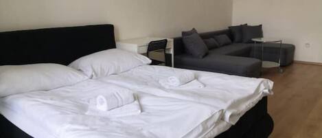 1 غرفة نوم ومكواة/لوح كي وواي فاي وملاءات أسرّة