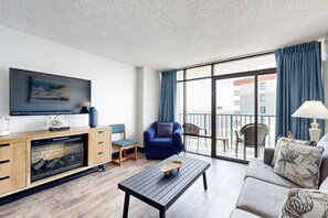 Fernseher, Kamin, DVD-Player