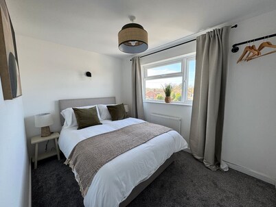 Modern & Spacious Home in Exeter