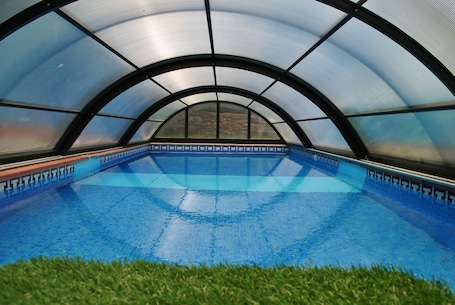 Seasonal outdoor pool, sun loungers