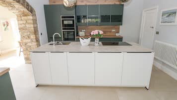 Cookware/dishes/utensils