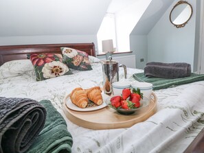 5 bedrooms, individually decorated, individually furnished, free WiFi